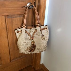 Michael Kors MK signature satchel
